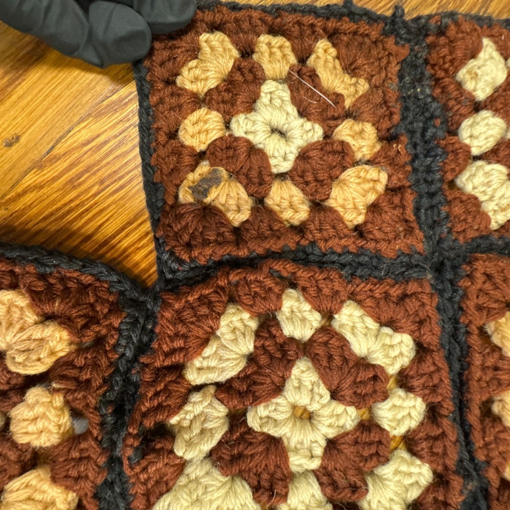 Vintage Handmade Granny Square Afghan Brown Pink Cream Crochet Throw 70s - Picture 10 of 12